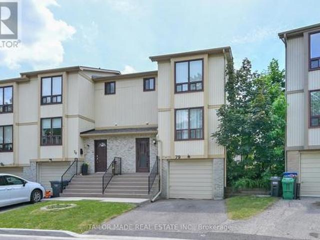 Townhouse for sale in Georgina, Ontario
