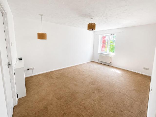 Apartment for rent in Navestock Side, Essex