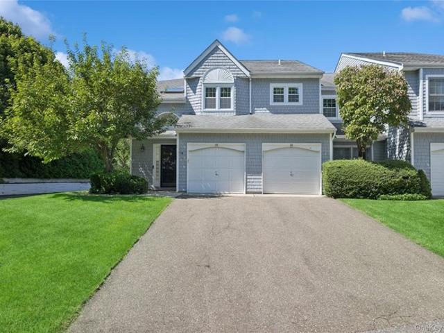 Condo for sale in Smithtown, New York
