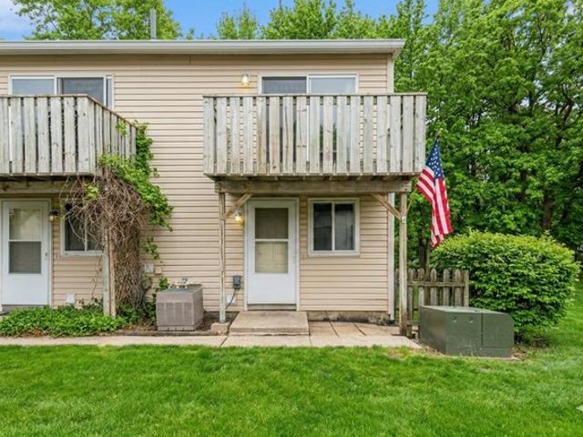 Townhouse for sale in Fox Lake, Illinois