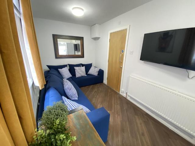 House for rent in Calderstones