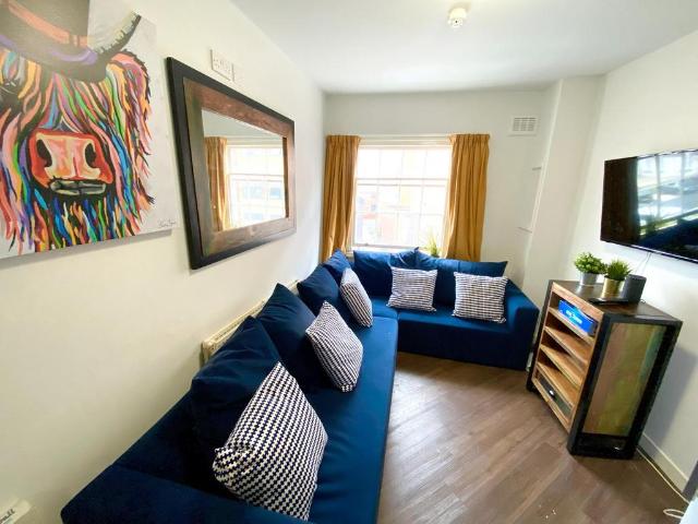 House for rent in Calderstones