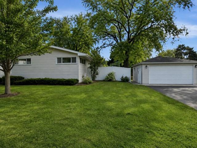 House for sale in Mchenry, Illinois
