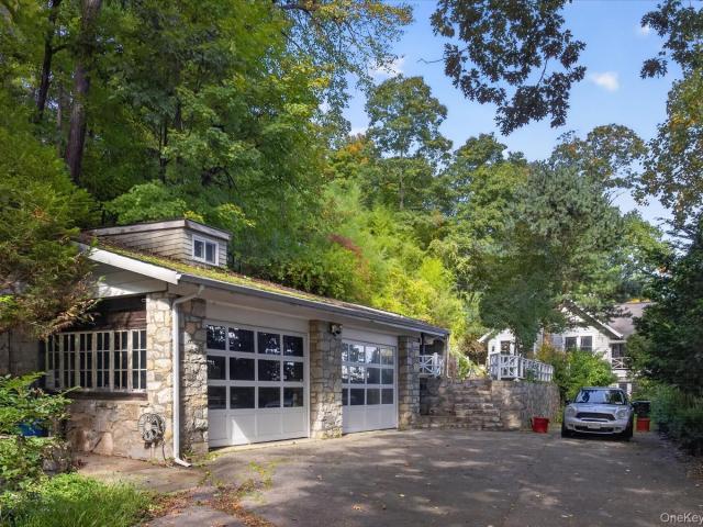 House for sale in Lake Peekskill, Town of Putnam Valley