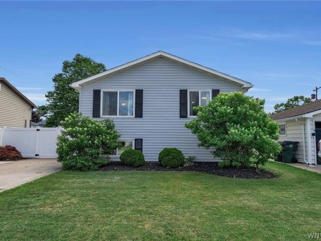House for sale in Bowmansville, New York