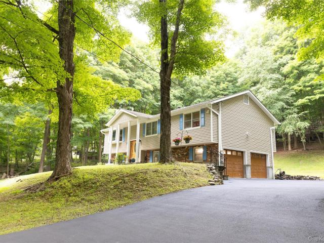 House for sale in Baldwin Place, New York