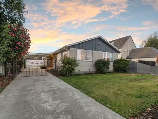 House for sale in Chaslands, Canterbury
