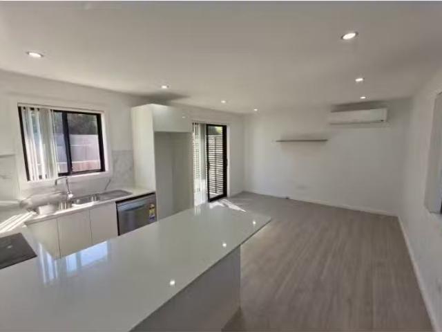 House for rent in Smithfield, Sydney