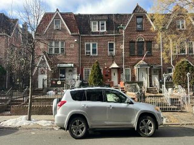 House for sale in Queens, Arverne