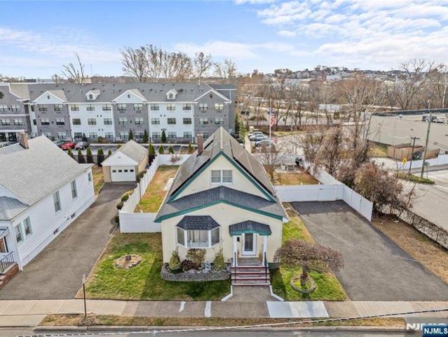 House for sale in Fair Lawn, New Jersey