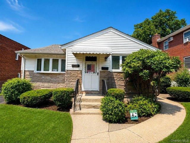 House for sale in Queens, Arverne