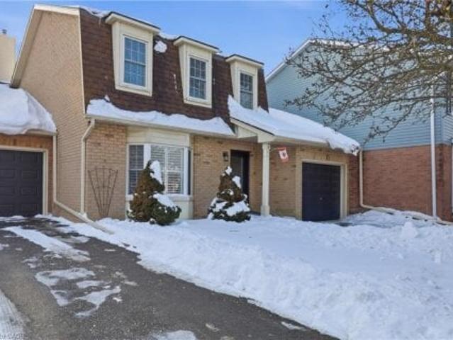 Townhouse for sale in Ancaster, Ontario