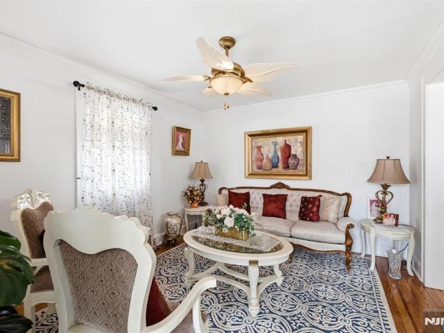 House for sale in Fair Lawn, New Jersey