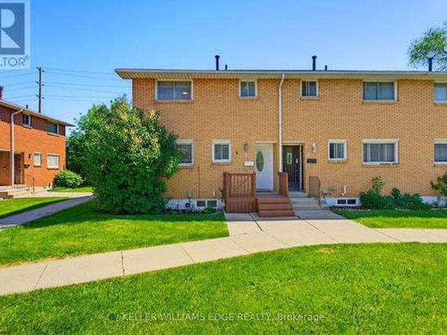 Townhouse for sale in Ancaster, Ontario