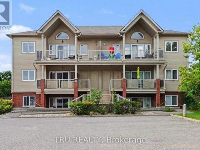 Condo for sale in Barrhaven East, Ottawa