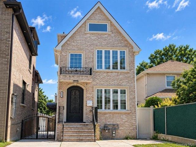 House for sale in College Point, New York