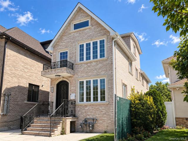 House for sale in College Point, New York