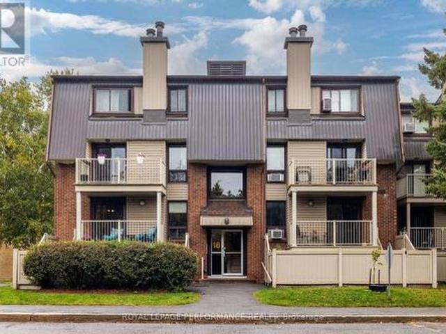 Condo for sale in Barrhaven West, Ottawa