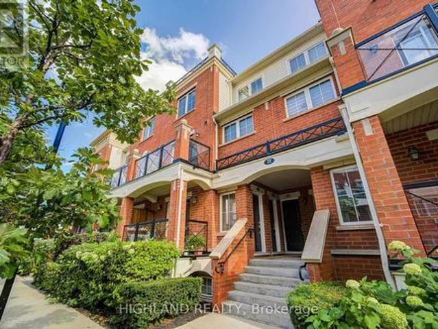 Townhouse for sale in Oakville, Ontario