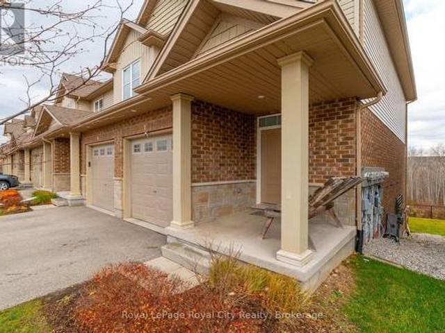 Townhouse for sale in Guelph, Ontario