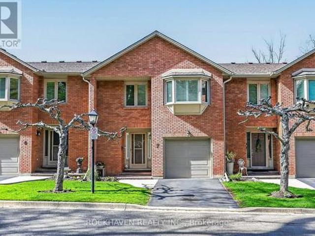 Townhouse for sale in Ancaster, Ontario