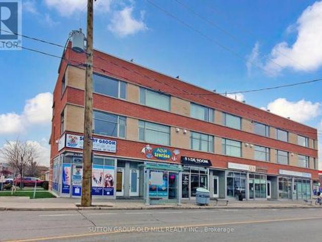 Townhouse for rent in York South—Weston, Toronto