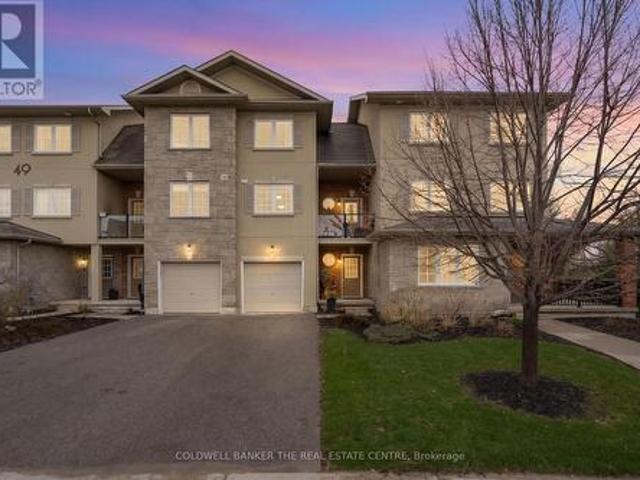 Townhouse for sale in Barrie, Ontario