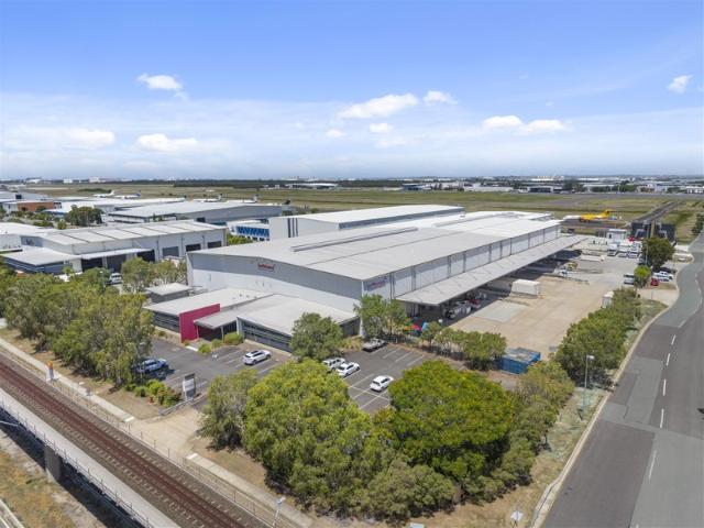 Warehouse for rent in Toombul, Queensland