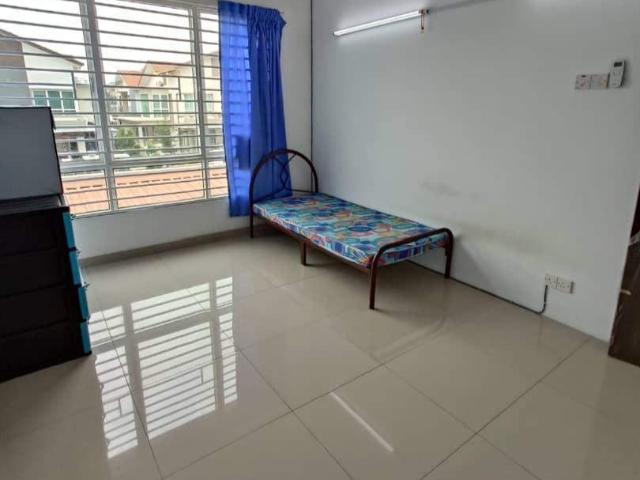 Room for rent in Petaling, Alam Impian