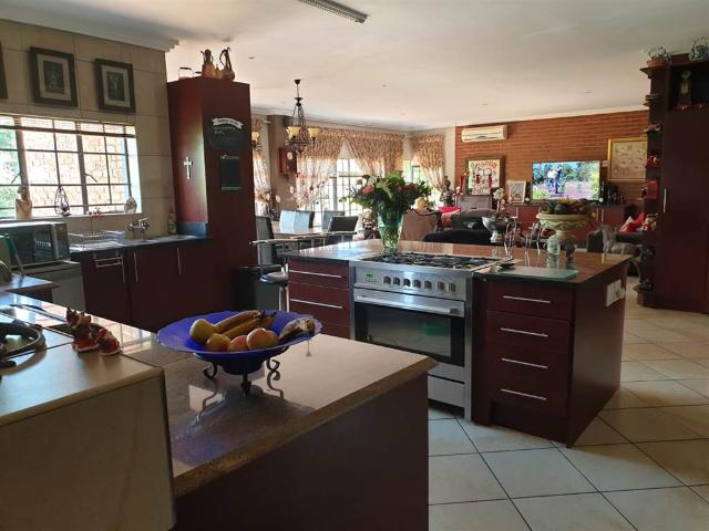 Farm for sale in Hartbeespoort Dam Nature Reserve, North West