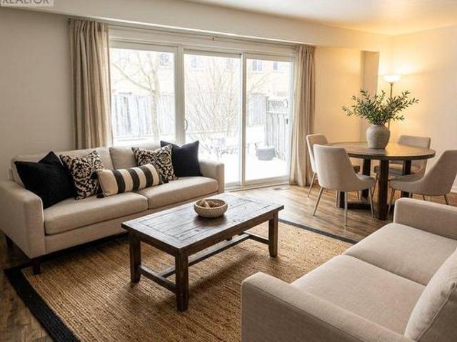 Townhouse for sale in Pickering, Golden Horseshoe