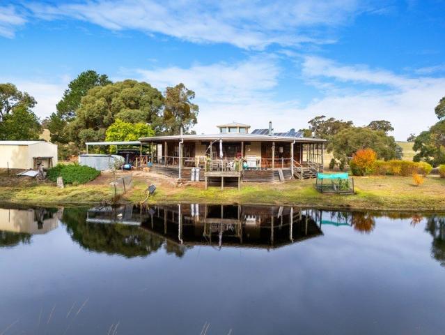 House for sale in Chepstowe, Victoria