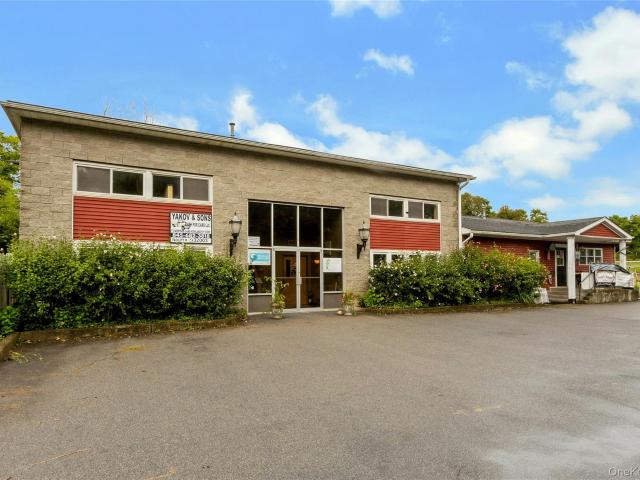 Commercial for sale in Highland, Town of Lloyd