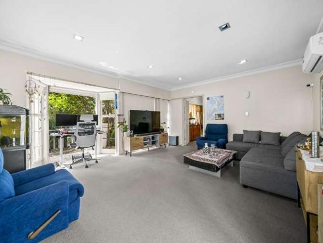 House for sale in Castor Bay
