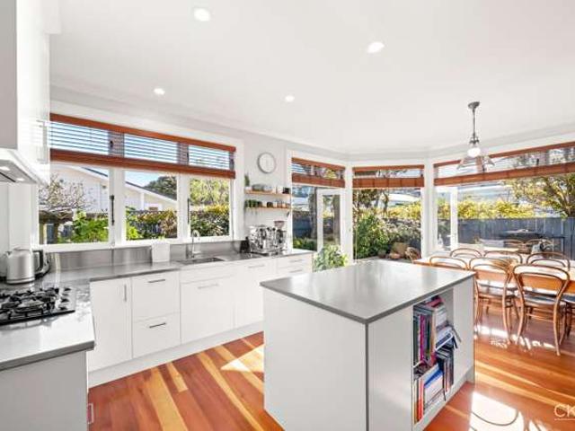 House for sale in Days Bay, Wellington