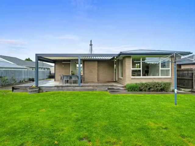 House for sale in Chaslands, Canterbury