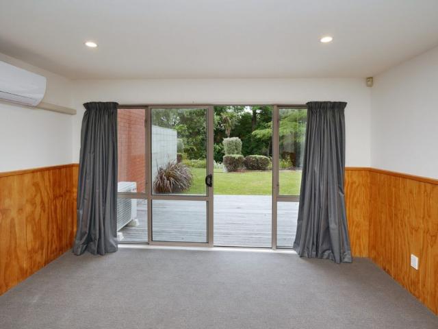 Apartment for rent in Chaslands, Canterbury