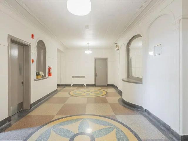 Apartment for rent in Mont-Royal, Montréal (région administrative)
