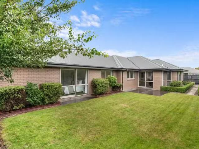 House for sale in Chaslands, Canterbury
