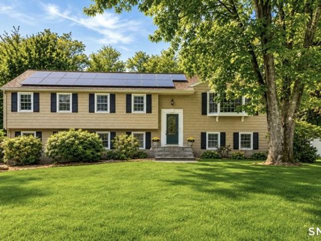 House for sale in Simsbury, Connecticut
