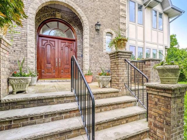 House for sale in Monsey