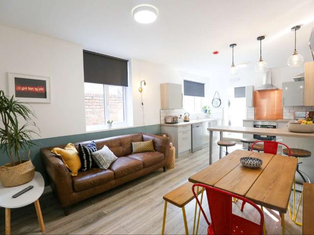 Room for rent in Claughton, Wirral