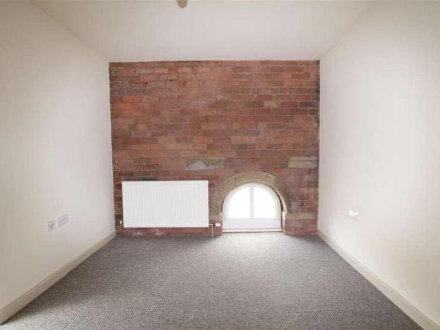 Flat for sale in Queensbury, West Yorkshire
