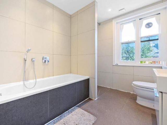 House for sale in Stoke Newington, Greater London