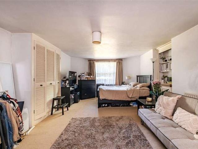 House for sale in Surbiton, Greater London
