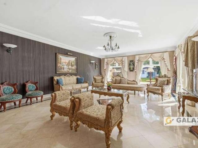 House for sale in Gerrards Cross, Denham