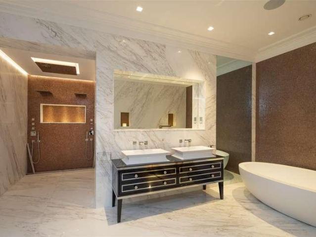 House for sale in Kingston Upon Thames, Coombe