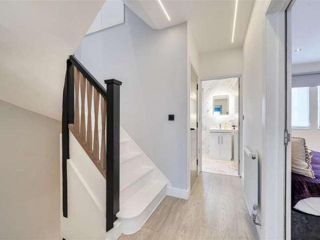 House for sale in Broadfields, Greater London