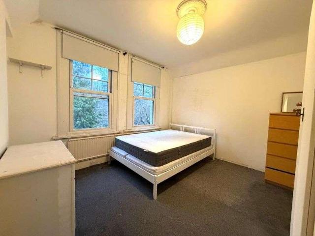 House for sale in Woodberry Down, Stoke Newington