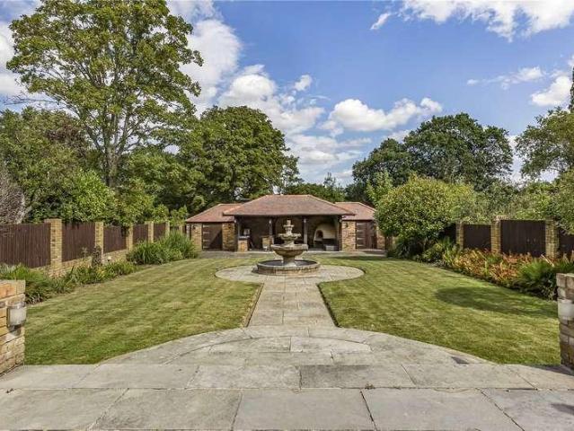 House for sale in Potters Bar